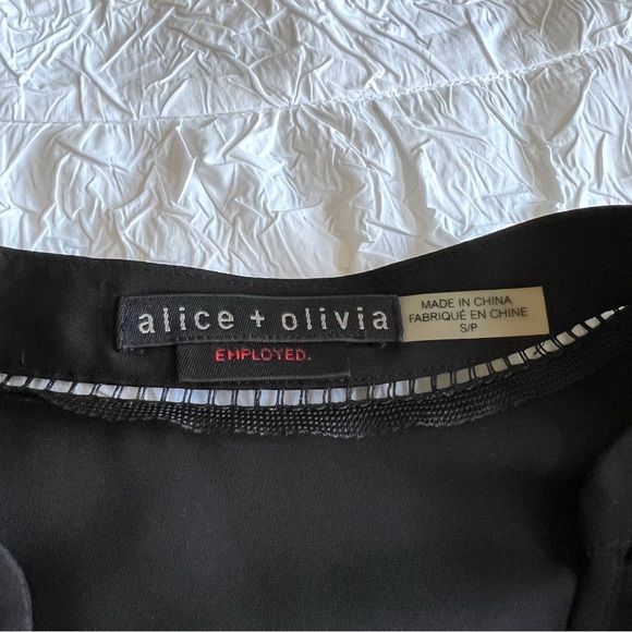 Alice + Olivia Employed Silk V-neck Black Top Sz S - Picture 4 of 8